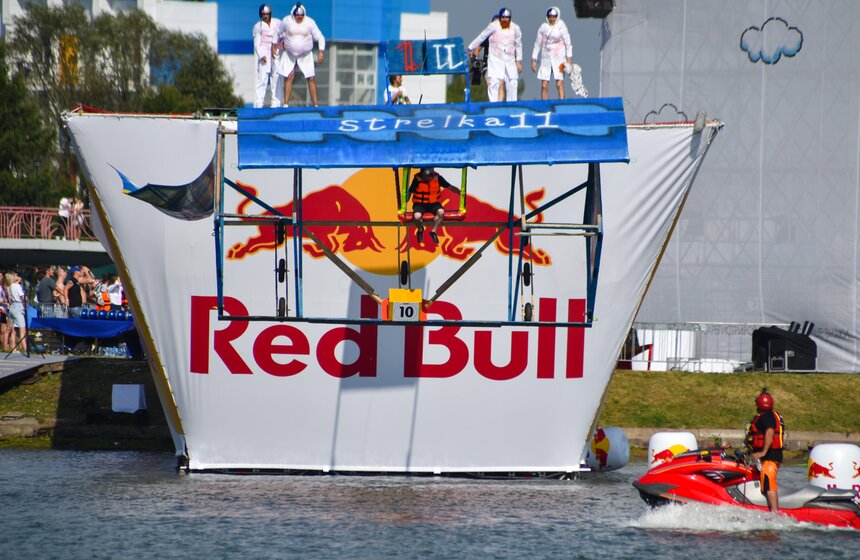 Фестиваль Red Bull Flugtag состоялся в столице 14 фото