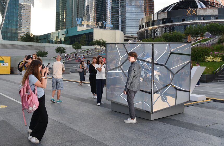 Выставка Lexus Hybrid Art открылась на Площади Сити 14 фото