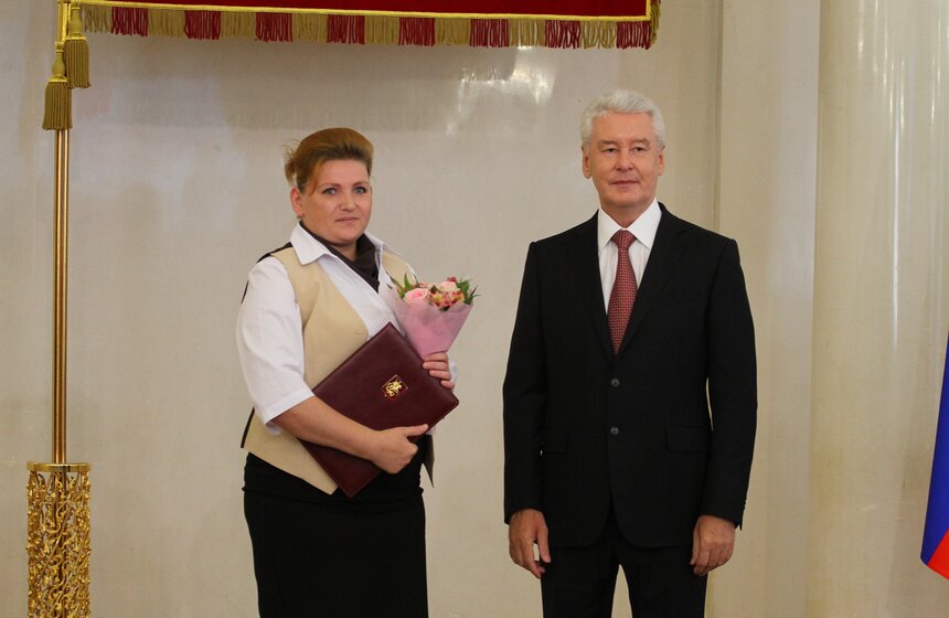 Собянин наградил лучших сотрудников центров "Мои документы" 26 фото