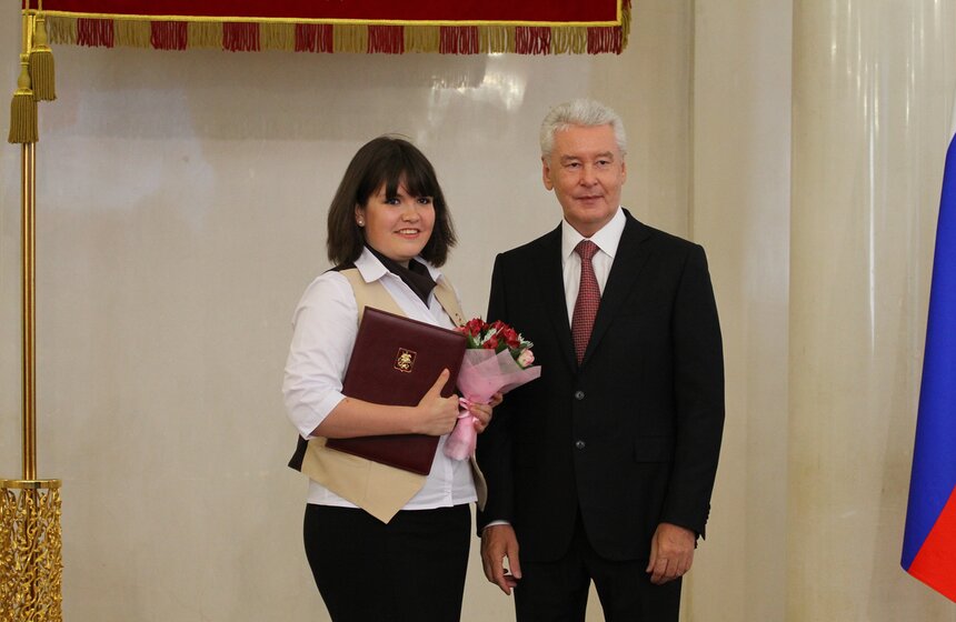 Собянин наградил лучших сотрудников центров "Мои документы" 25 фото