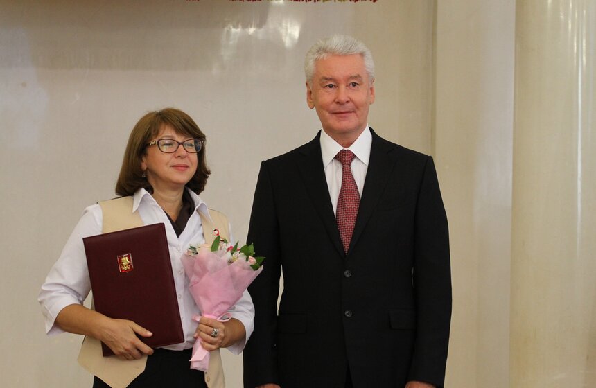 Собянин наградил лучших сотрудников центров "Мои документы" 6 фото