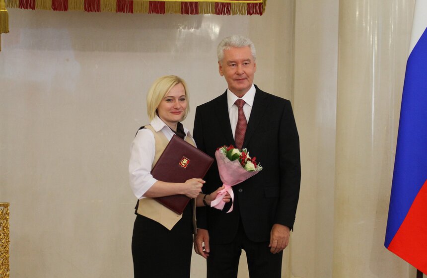 Собянин наградил лучших сотрудников центров "Мои документы" 10 фото
