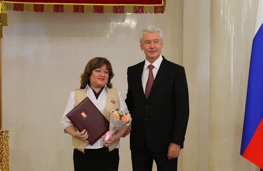 Собянин наградил лучших сотрудников центров "Мои документы" 22 фото