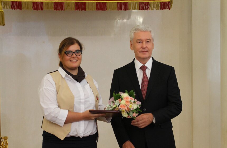 Собянин наградил лучших сотрудников центров "Мои документы" 3 фото