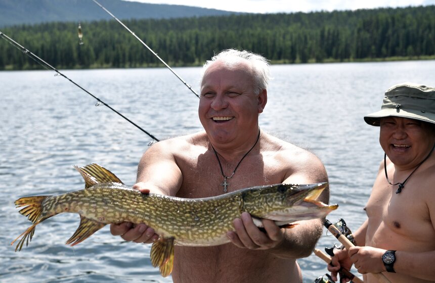 Владимир Путин гонялся за щукой в Сибири два часа 7 фото