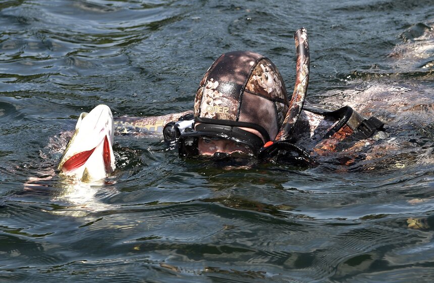 Владимир Путин гонялся за щукой в Сибири два часа 5 фото