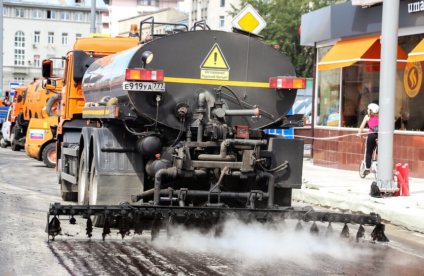 Новый асфальт начали укладывать на Тверской улице 20 фото