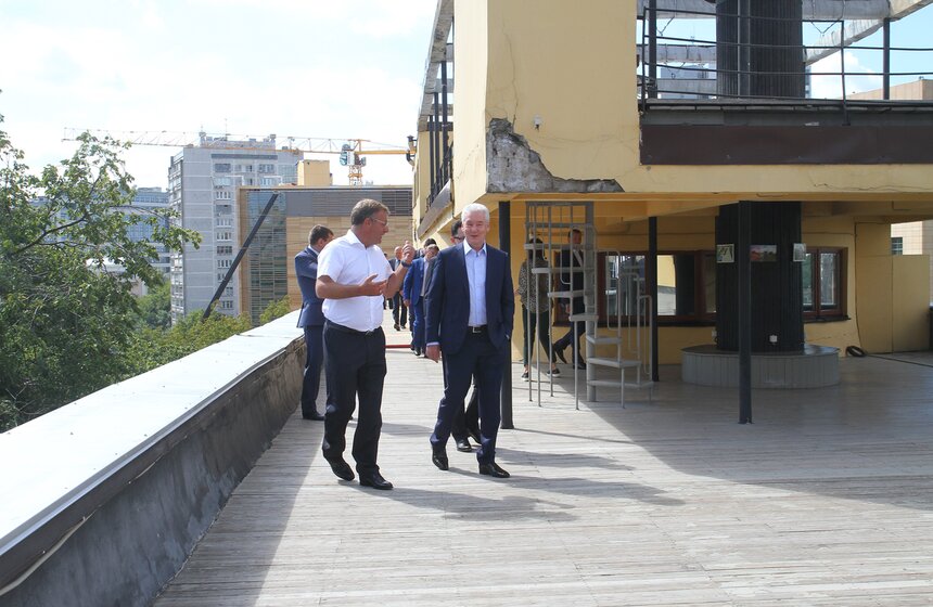 Собянин осмотрел ход реставрации Дома Наркомфина 13 фото