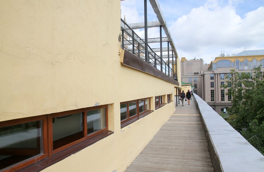 Собянин осмотрел ход реставрации Дома Наркомфина 9 фото