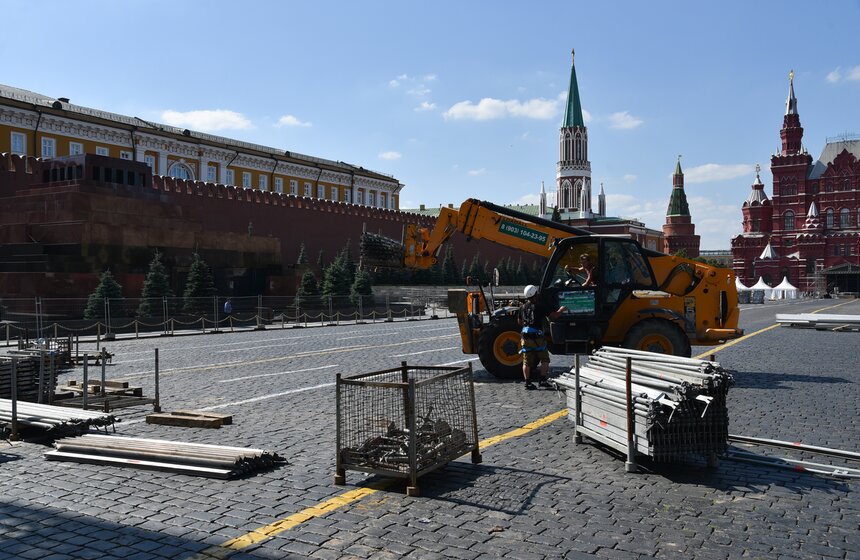 Начался монтаж сцены для фестиваля "Спасская башня" 2 фото
