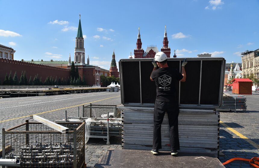 Начался монтаж сцены для фестиваля "Спасская башня" 5 фото