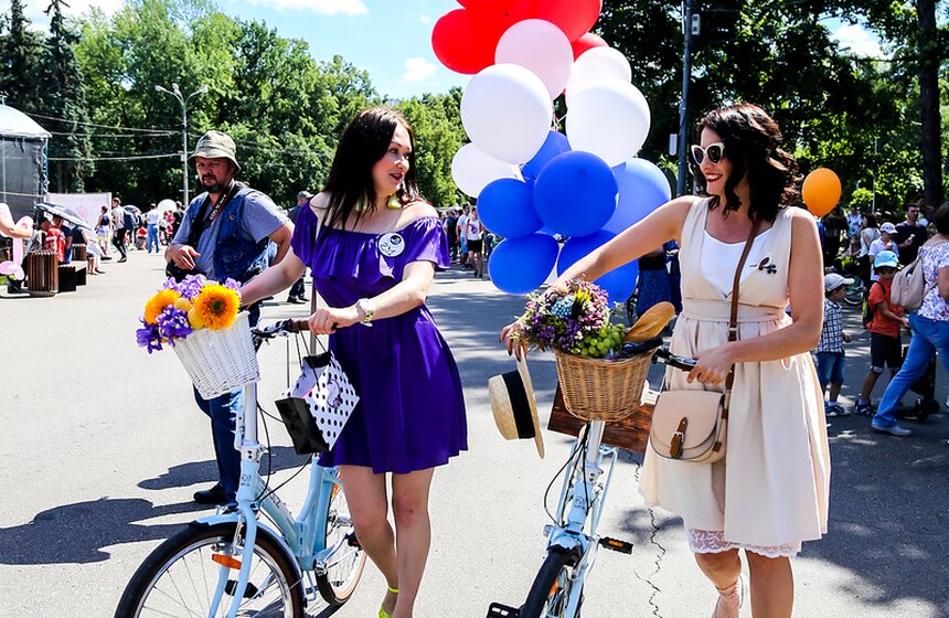 Парад "Леди на велосипеде" прошел в "Сокольниках" 10 фото