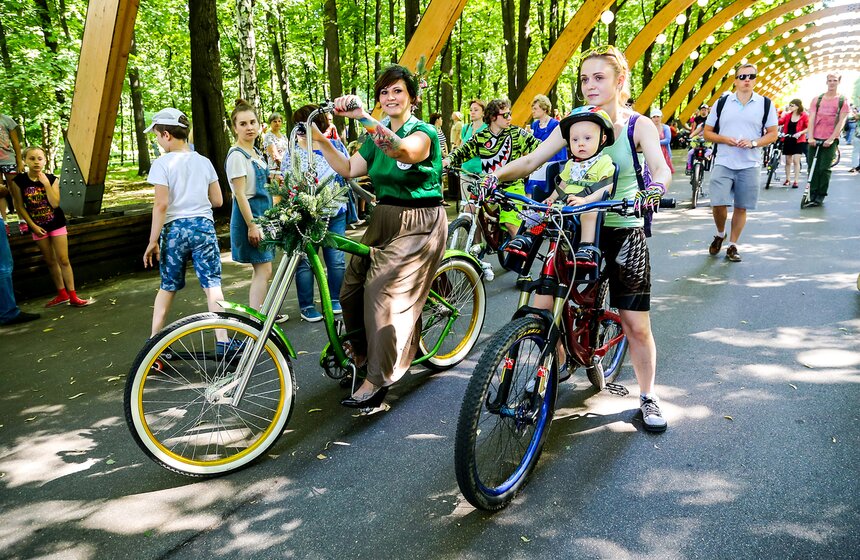 Парад "Леди на велосипеде" прошел в "Сокольниках" 19 фото