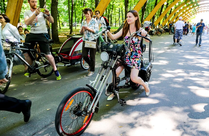 Парад "Леди на велосипеде" прошел в "Сокольниках" 21 фото