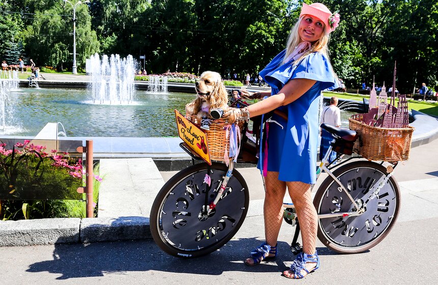 Парад "Леди на велосипеде" прошел в "Сокольниках" 1 фото