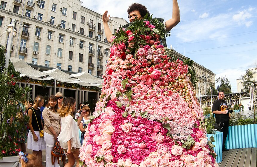 Цветочный бал состоялся на Тверской площади 4 фото