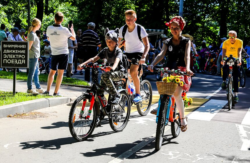 Парад "Леди на велосипеде" прошел в "Сокольниках" 29 фото