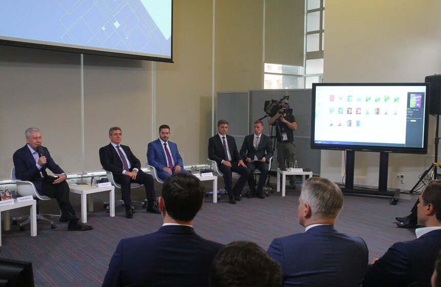 Сергей Собянин обсудил проект "Московская электронная школа" 10 фото