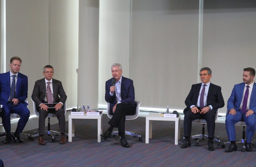 Сергей Собянин обсудил проект "Московская электронная школа" 2 фото