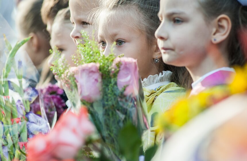 Праздничная линейка в школе "Протон" 9 фото