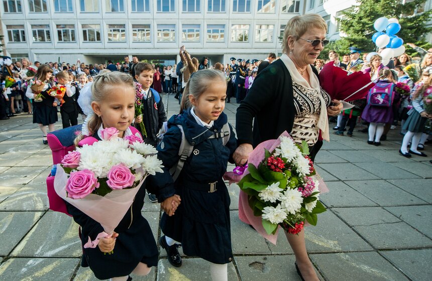 Праздничная линейка в школе "Протон" 14 фото