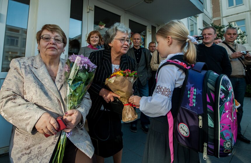 Праздничная линейка в школе "Протон" 6 фото