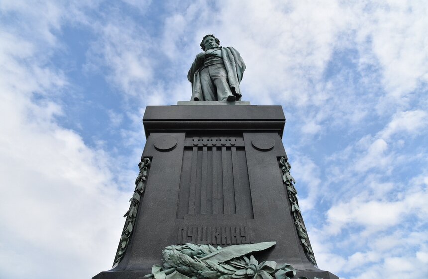 Памятник Пушкину открыли после реставрации 3 фото