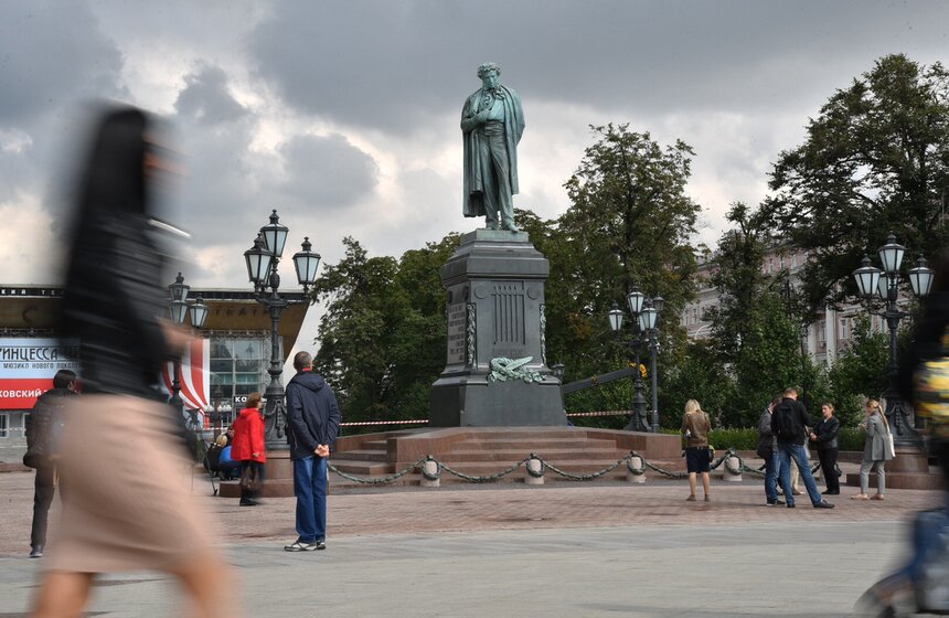 Памятник Пушкину открыли после реставрации 16 фото