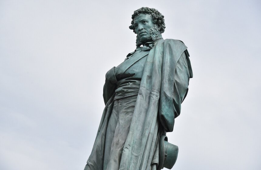 Памятник Пушкину открыли после реставрации 2 фото