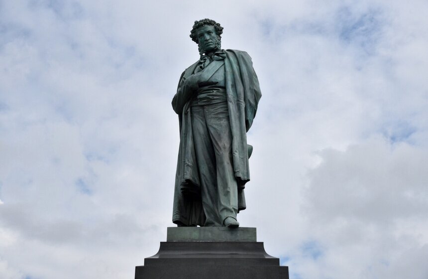 Памятник Пушкину открыли после реставрации 1 фото