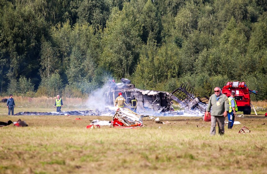 Ан-2 упал во время демонстрационного полета в Балашихе 16 фото