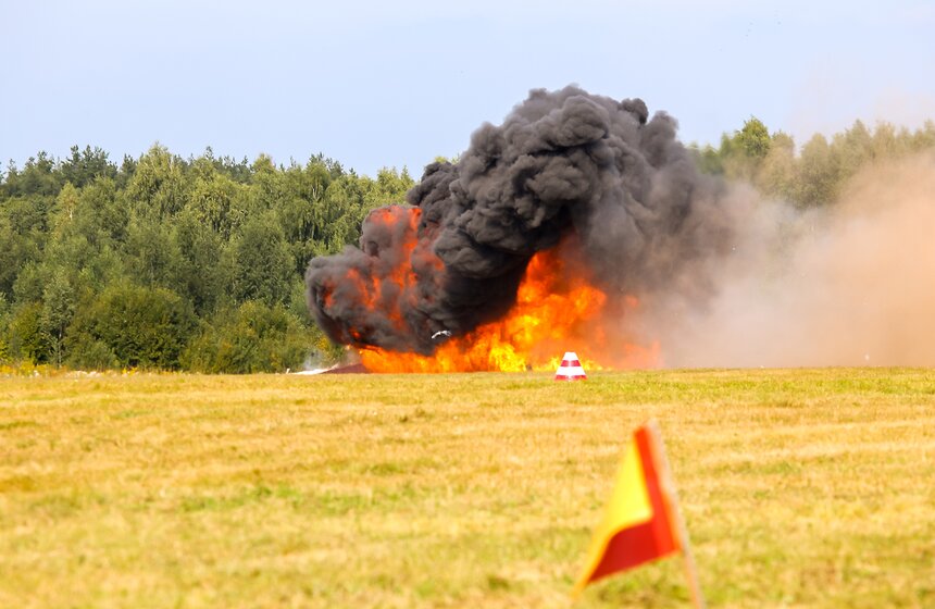 Ан-2 упал во время демонстрационного полета в Балашихе 15 фото
