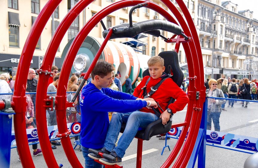 Некоторые экспонаты можно не только посмотреть, но и "попробовать на прочность"