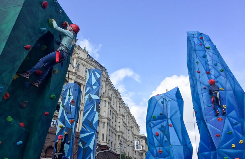 Скалолазов не смутил сложный рельеф, который создавался архитекторами исключительно для красоты, а не для восхождений.