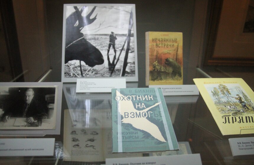 Выставка "С ружьем и лирой" открылась в столичном музее 16 фото