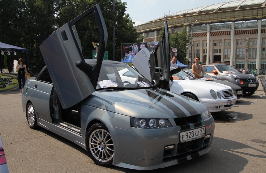 Шоу "Автоэкзотика" проходит в "Лужниках" 4 фото