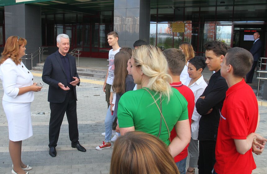 Собянин осмотрел новое здание школы в Куркине 23 фото