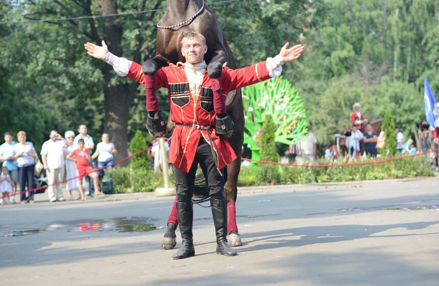 В Измайловском и Перовском парках состоялось конное шоу 13 фото