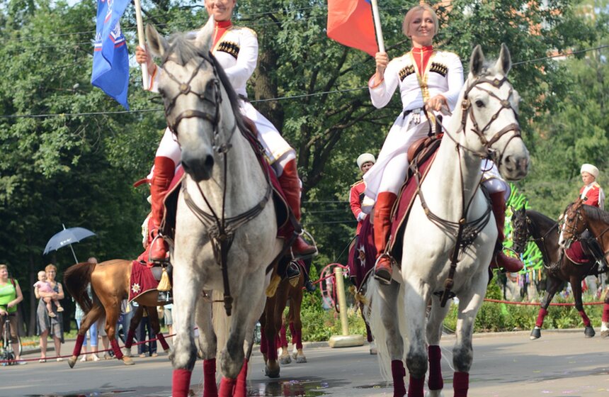 В Измайловском и Перовском парках состоялось конное шоу 8 фото