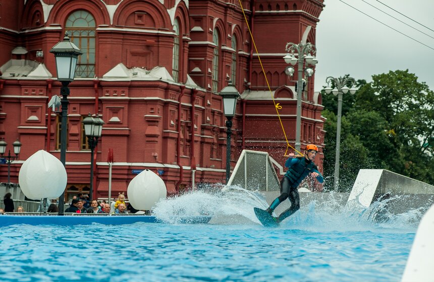 Ко дню города на Площади Революции открылся вейк-парк 8 фото