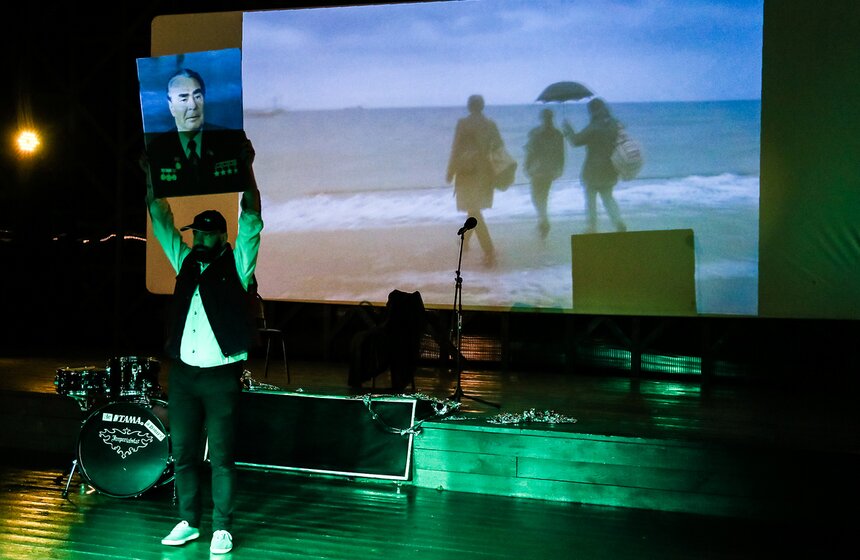 В "Музеоне" показали фильм "АССА" в формате sing-a-long-a 7 фото