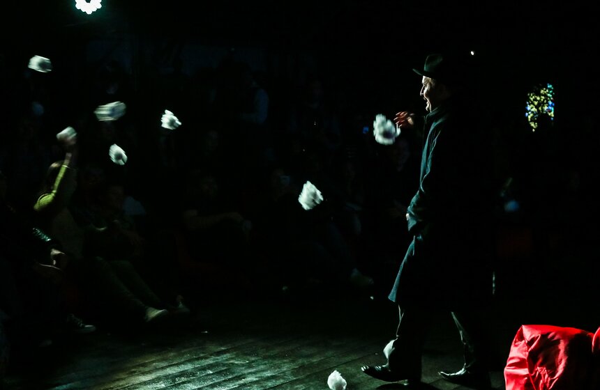 В "Музеоне" показали фильм "АССА" в формате sing-a-long-a 15 фото