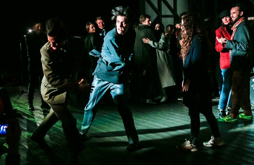 В "Музеоне" показали фильм "АССА" в формате sing-a-long-a 14 фото