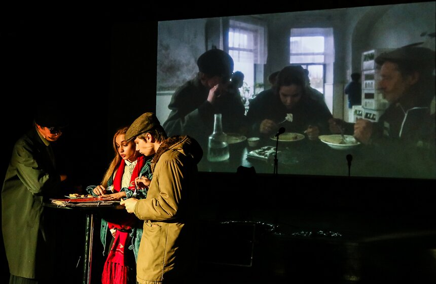 В "Музеоне" показали фильм "АССА" в формате sing-a-long-a 12 фото