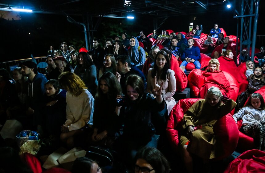 В "Музеоне" показали фильм "АССА" в формате sing-a-long-a 17 фото