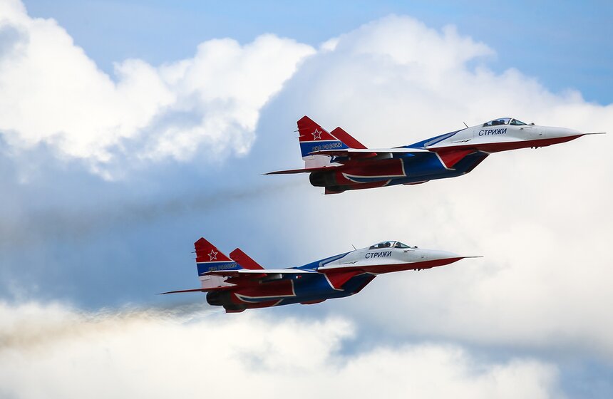 На авиабазе Кубинка прошли полеты пилотажных групп 31 фото