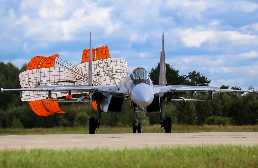 На авиабазе Кубинка прошли полеты пилотажных групп 6 фото