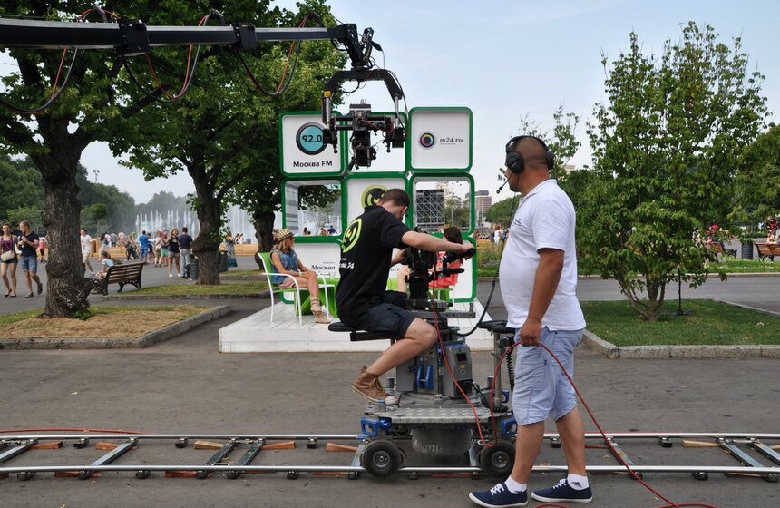 Юлия Ковальчук в летней студии канала "Москва 24" 7 фото