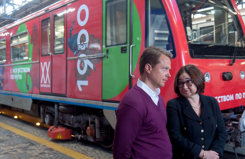 Запуск поезда с русской живописью в столичном метро 14 фото