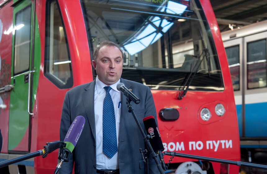 Запуск поезда с русской живописью в столичном метро 13 фото